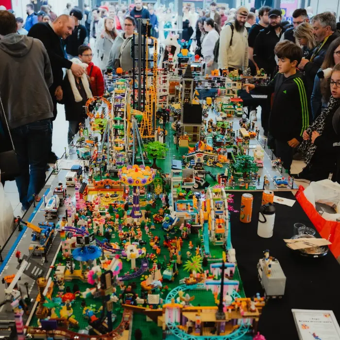 Une table remplie de lego